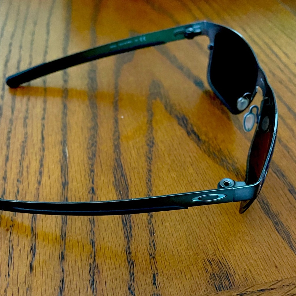 Oakleys metal frame